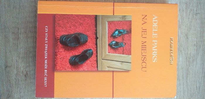 Na Jej miejscu, Adele Parks