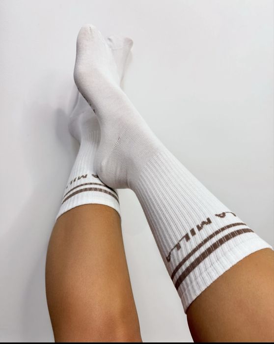 La Milla / skarpetki białe + czekoladowe logo
