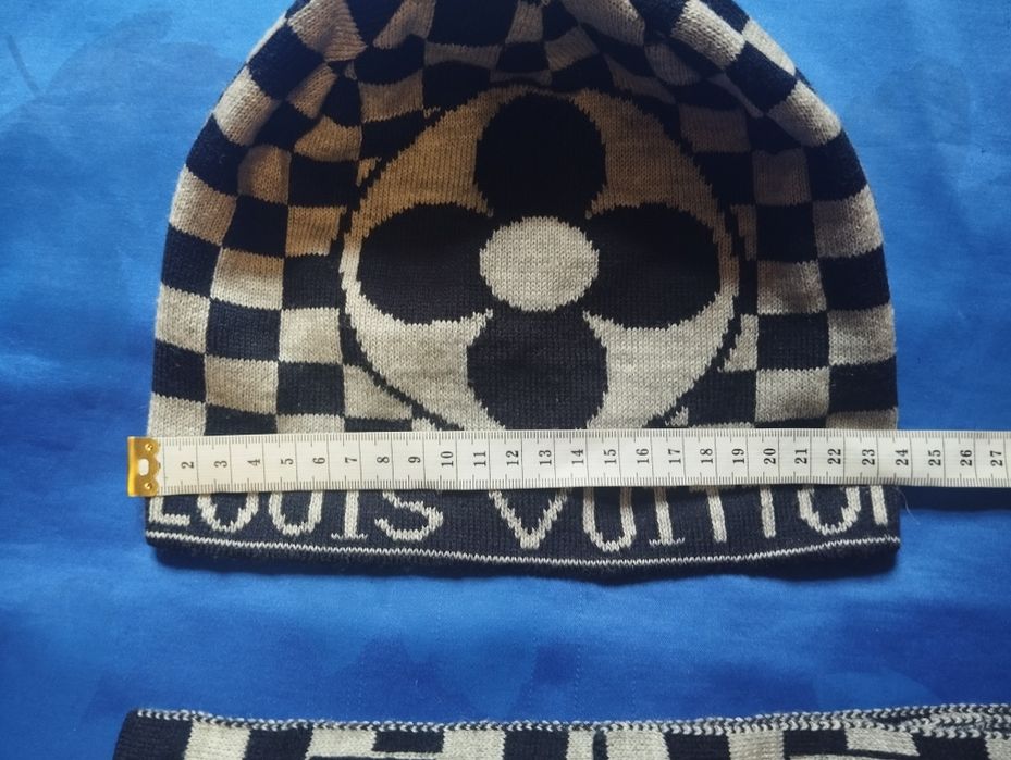 Шапка+ шарф LOUIS VUITTON.