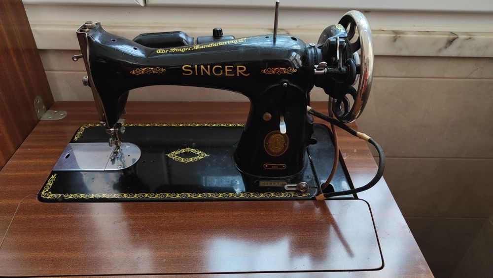 Maquina de costura Singer a funcionar