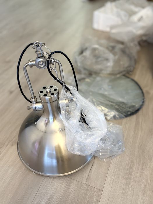 Lampa wisząca w industrialnym stylu