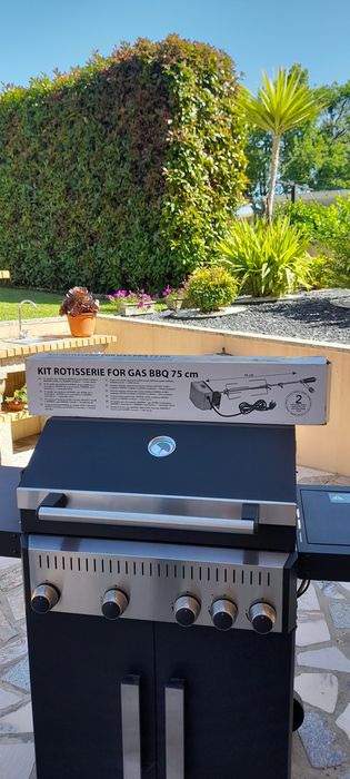 Vendo barbecue  com quatro bocas mais uma lateral