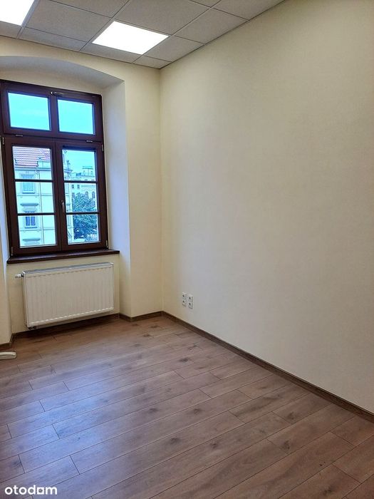 Lokal biurowy 16,5 m² na Rynku w Dzierżoniowie (lokal nr 11)