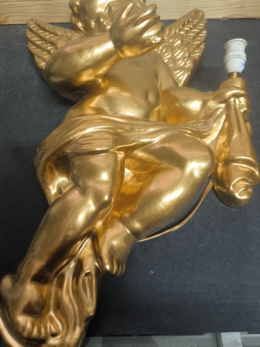 Aplique de Parede Anjo Dourado 
Dê um toque de elegância clássica e so
