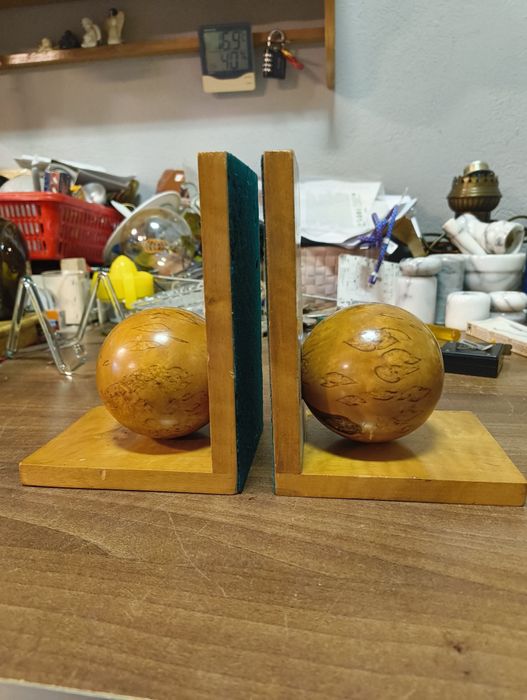 Podpórki do książek kule
