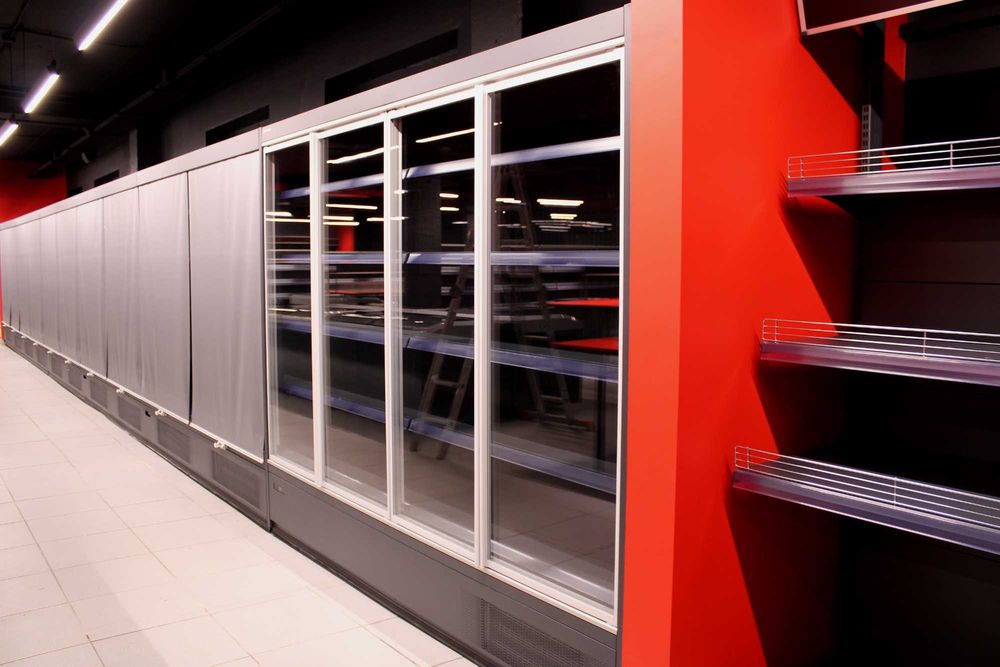 Торгові стелажі. Полки в магазин. Торгове обладнання. Вітрини. Гачки