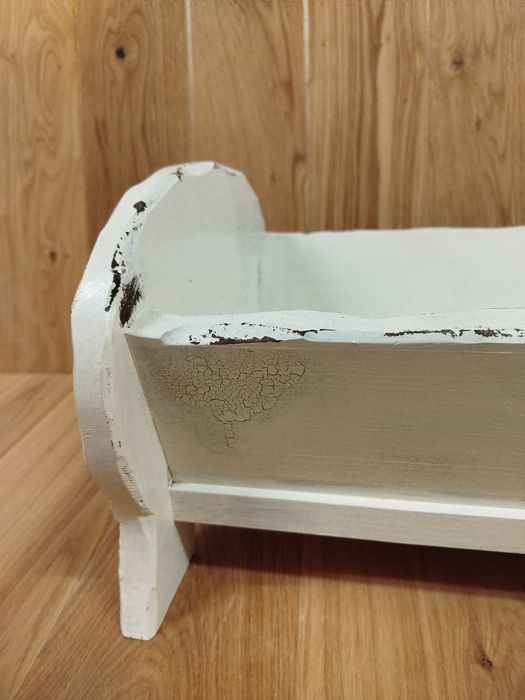 Łóżeczko do sesji noworodkowych postarzane