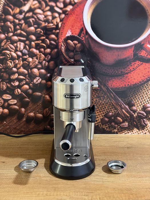 Ekspres kolbowy DELONGHI DEDICA EC 685.M gwarancja