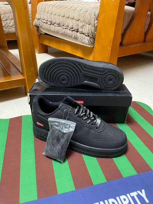 Air Force 1 Low Supreme Czarny r.40
