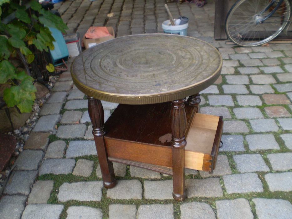 antyk stary stolik