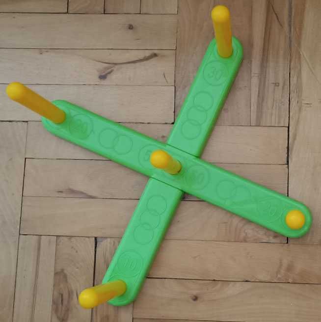 Gra zręcznościowa typu ringo (rzucanie kółek do celu)