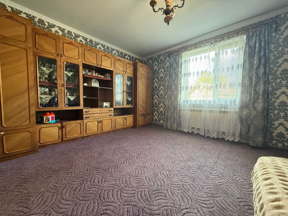 Продається власний цегляний будинок  в с.Луг  Львівської області.