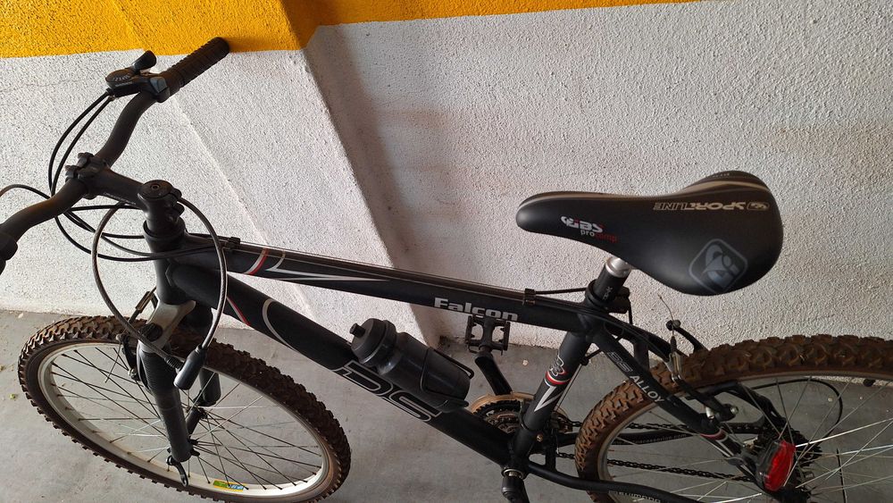 Bicicleta de Montanha (Falcon / Shimano). Com pouco uso.