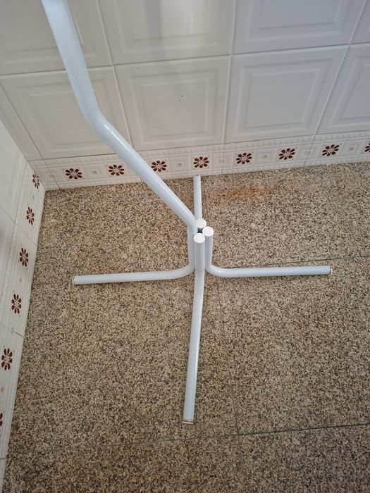 Gaiola com pé alto