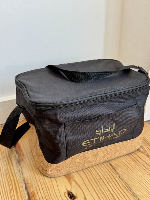 Lancheira térmica Etihad Engineering