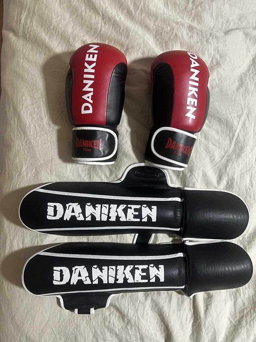Zestaw do kickboxingu - Daniken (rękawice + ochraniacze na piszczele)