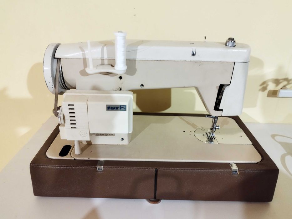 Maszyna do szycia - Predom Łucznik 466