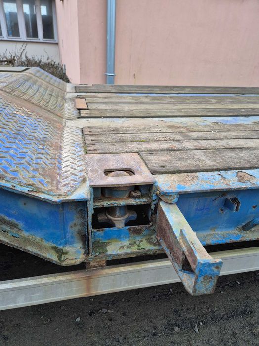 Przyczepa niskopodłogowa