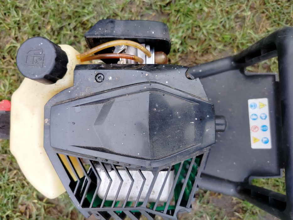 Nożyce spalinowe CMI do żywopłotu