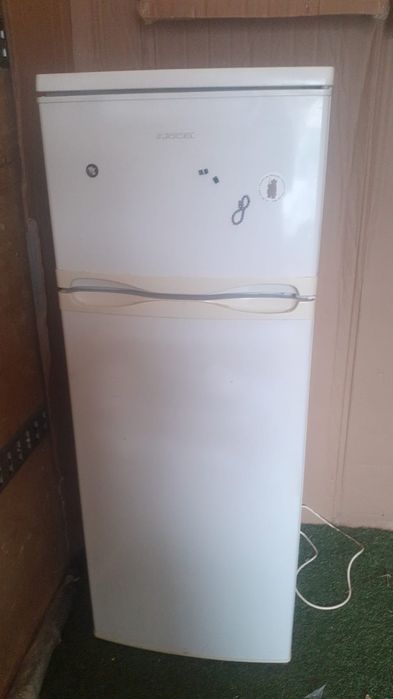 Frigorífico a trabalhar bem