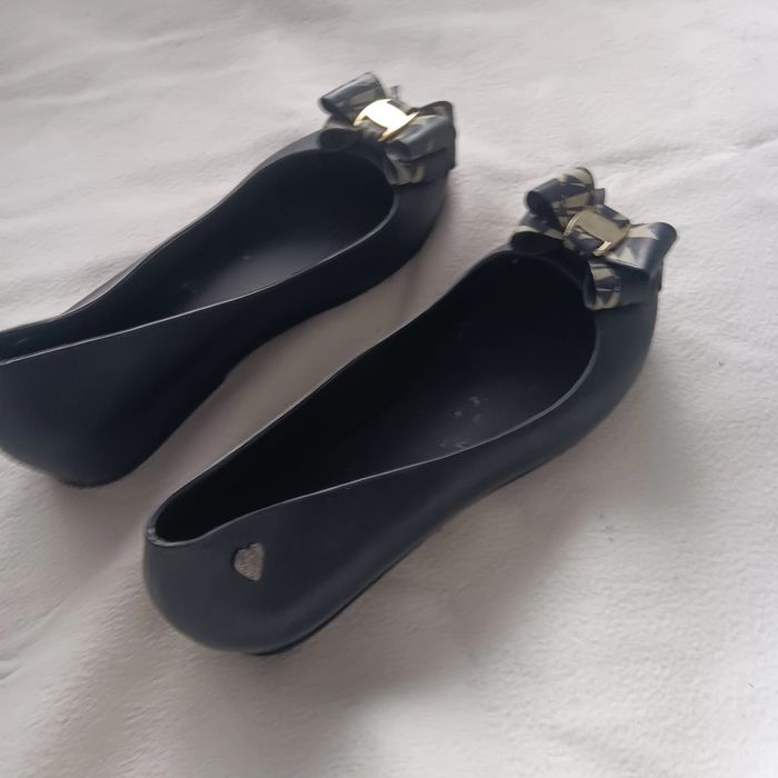 Vendo sapatos para senhora com laço