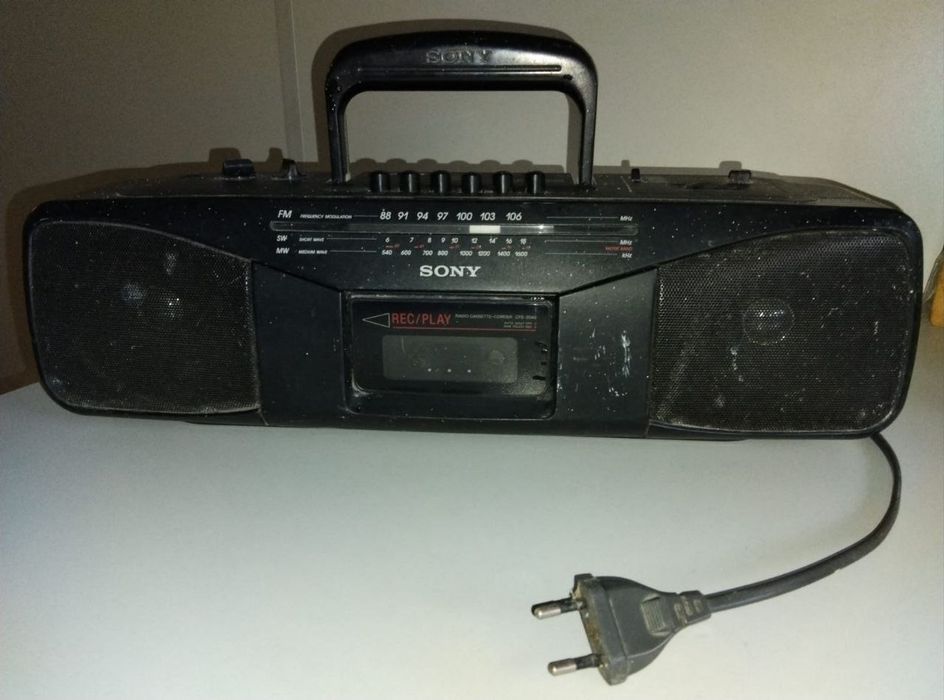Магнітофон Sony CFS-204S з радіо. Під відновлення / запчастини магнитофон