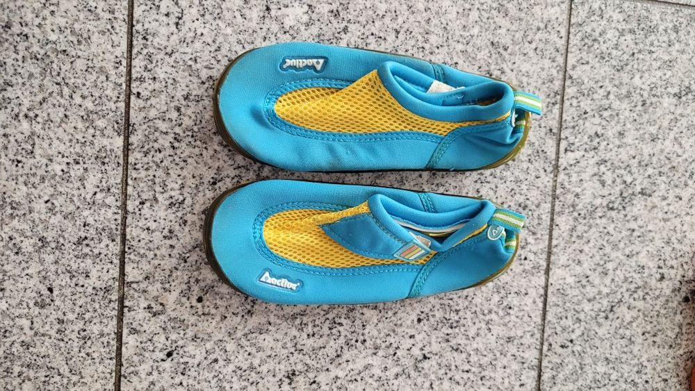 Buty do wody plażowe niebieskie żółte morze active, używane, roz. 32.
