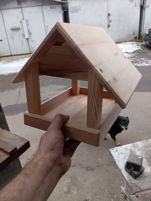 Годівничка для пташок.