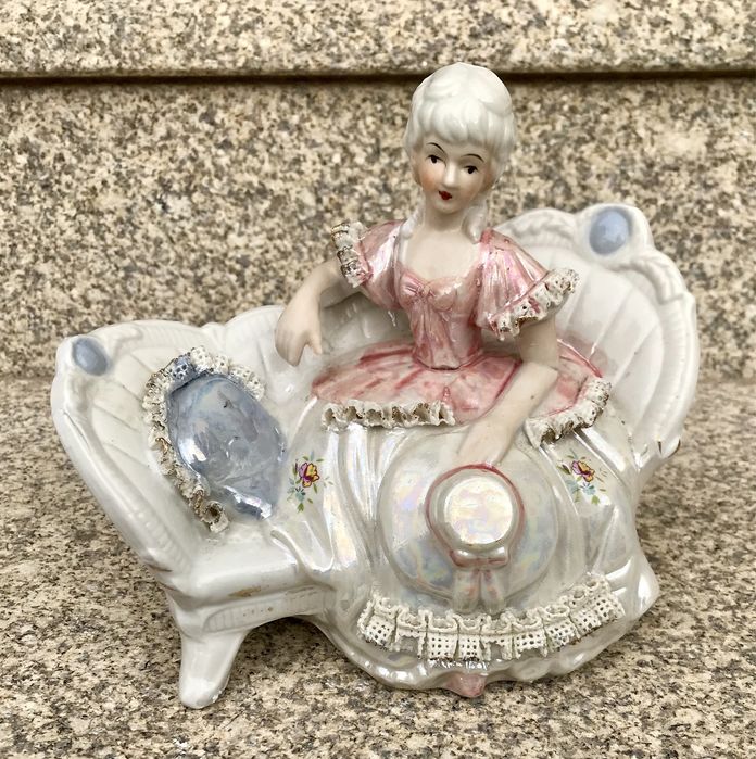 Estátua de porcelana