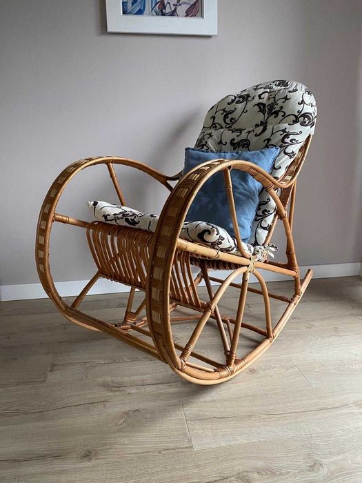 Fotel bujany rattanowy