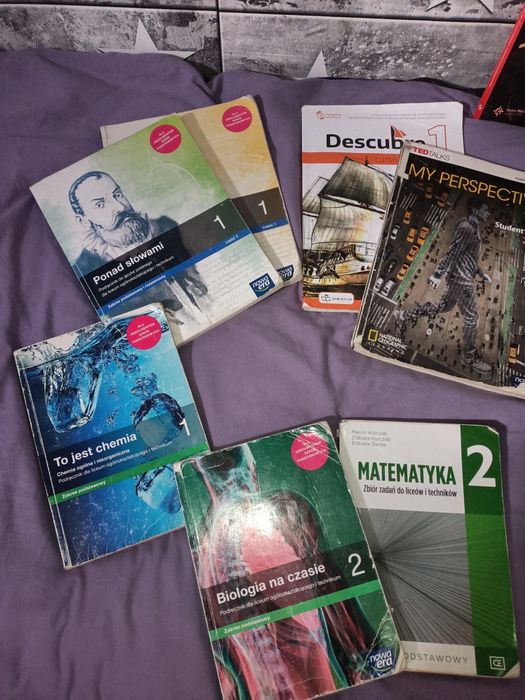 sprzadam ksiazki do 1 i 2 klasy ponadpodstawowej