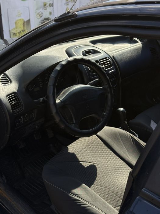 Mitsubishi carisma
