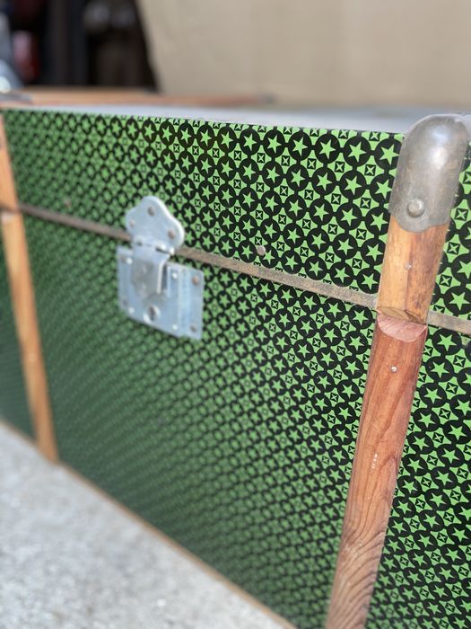 Bau de Madeira Antigo