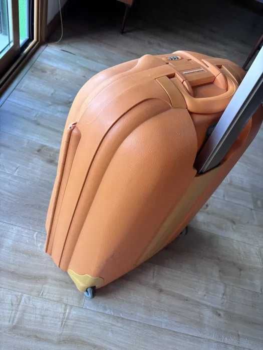 Mala de viagem vintage laranja da Benetton