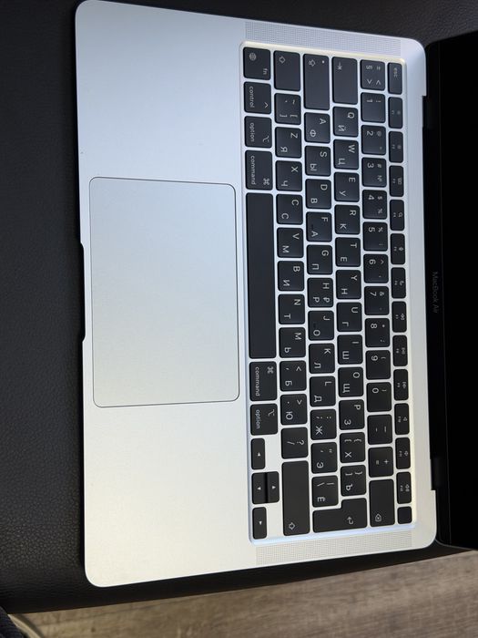 MacBook Air M1 8/256 На запчасти (Блокировка iCloud)