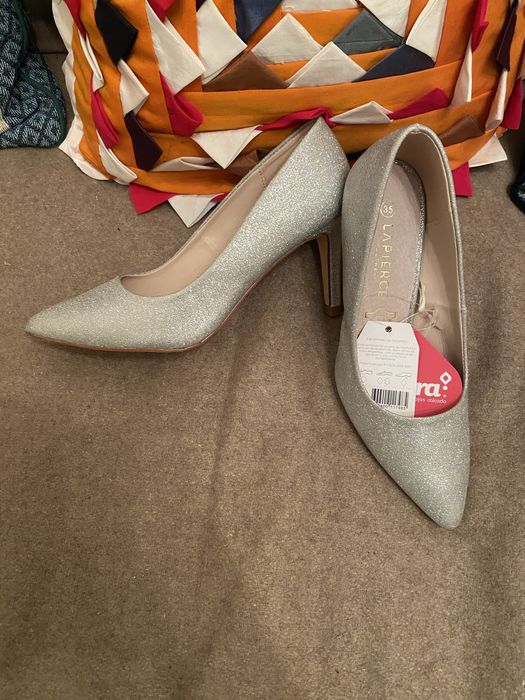 Sapatos salto prateados
