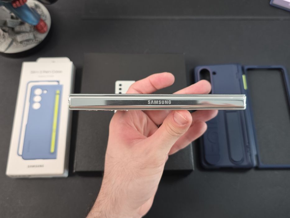 Galaxy Z Fold5 512 GB/12 GB Creme + Caixa e acessórios