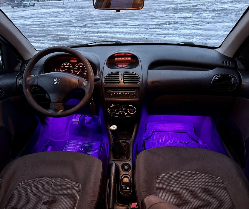 Peugeot 206 2007р 1.4 бензин