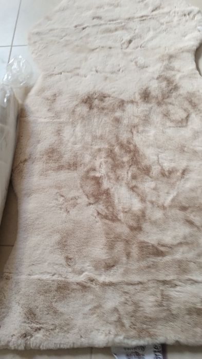 Conjunto de 3 tapetes NOVOS de pêlo