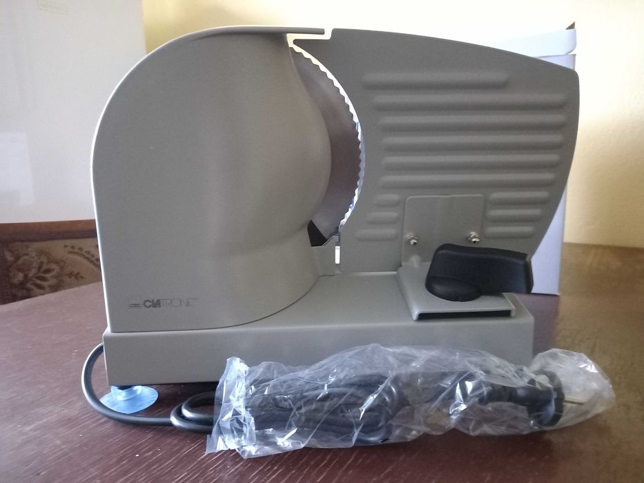 Krajalnica do mies i pieczywa. Nowa, Clatronic