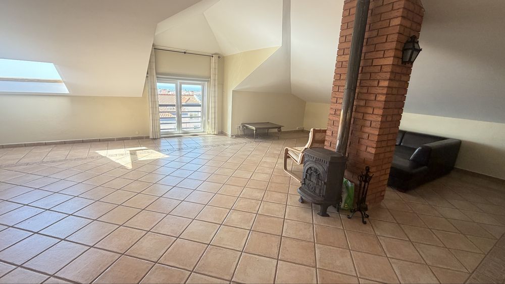 Aluguer T1/2 apart com 145 m2 , vista de Mar