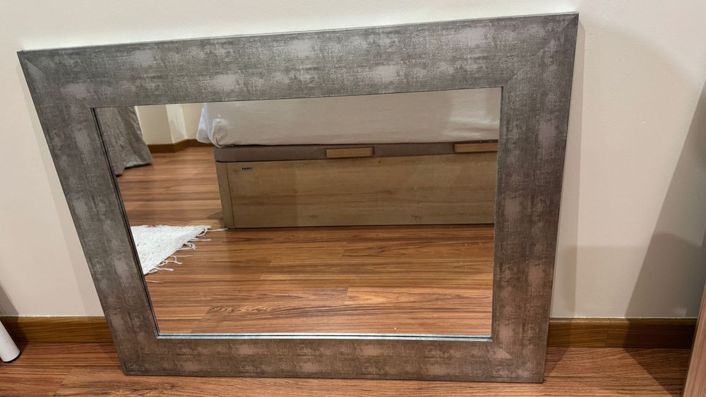Espelho moderno com moldura cinzenta (69x89 cm)