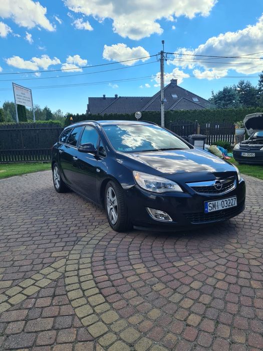 Opel Astra 2011 rok