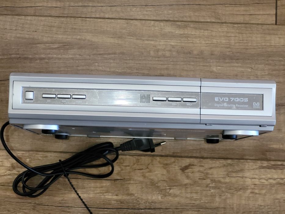 Цифровий супутниковий ресивер (приймач) Evolution EVO 700S
