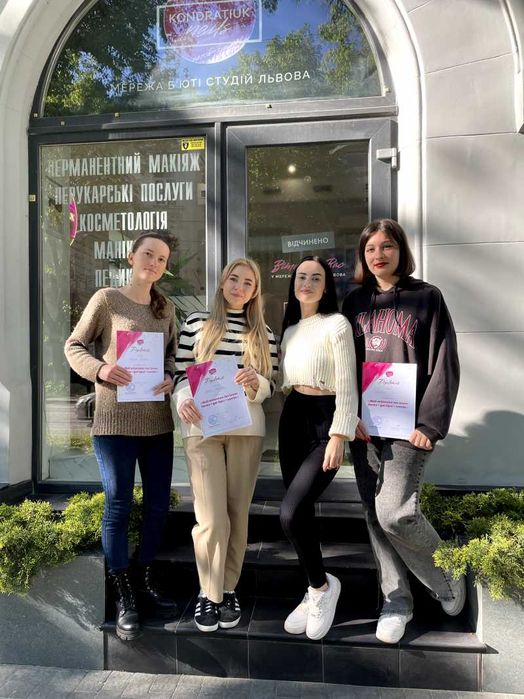 Курс нарощення на нижні форми та комбі манікюр