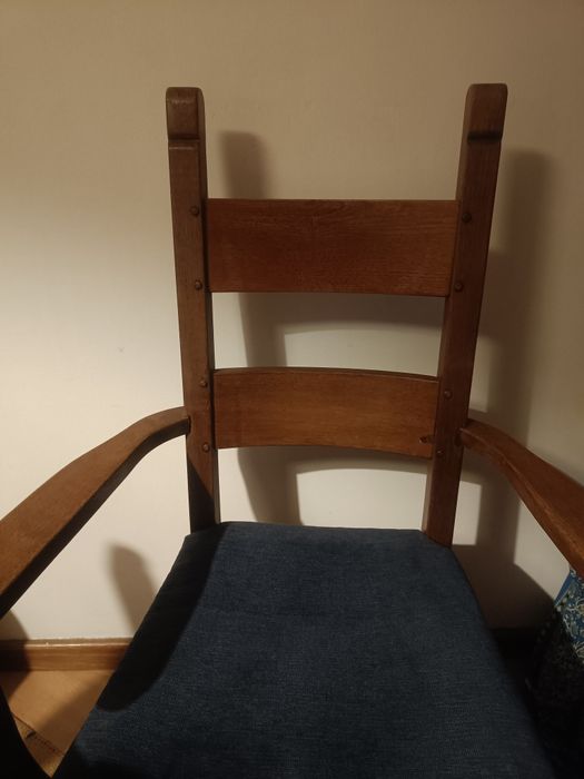 Mesa de sala e 5 cadeiras de madeira maciça