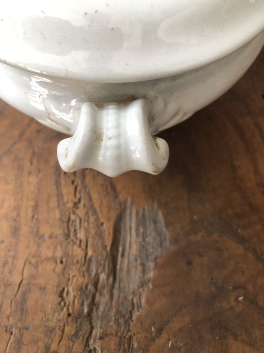 Terrina branca em porcelana