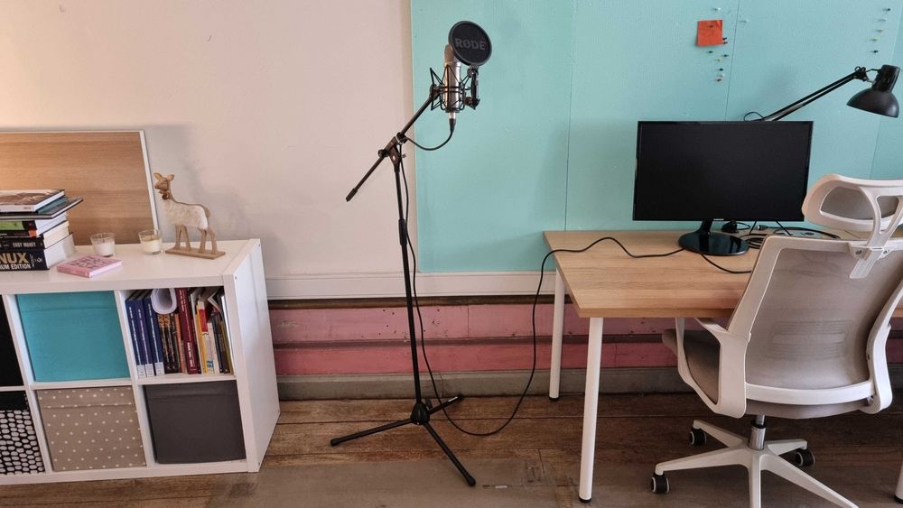 Kit Podcast / Gravação Profissional de estúdio – RØDE NT1-A + Behringer UMC22 + Suporte (Como Novo)