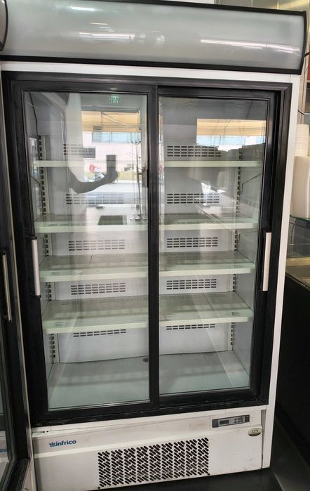 Vitrine refrigerada vertical Infrico