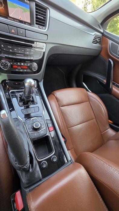 Peugeot 508 SW 2011